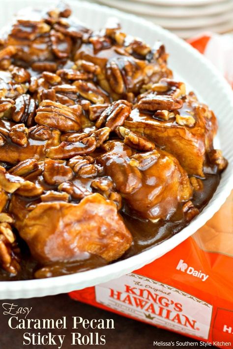 No bread making is required to make these irresistible Caramel Pecan Sticky Rolls #stickyrolls #caramel #caramelpecan #pecans #sweetrolls #caramelrolls #sweet #desserts #dessertfoodrecipes #southernfood #southernrecipes #bread #rolls #brunch #breakfast Pecan Rolls Recipe, Buns Ideas, Caramel Pecan Sticky Buns, Sticky Rolls, Caramel Rolls, Sticky Buns Recipes, Pecan Sticky Buns, Cinnamon Roll Recipe Homemade, Sweet Roll Recipe