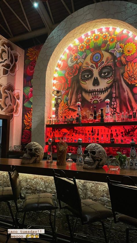 Mexican Murals Restaurant, Mexican Bar Decor, Mexican Bar Design, Cantina Decor, Mexican Restaurant Design, Mexican Restaurant Decor, Mexican Bar, Neon Cactus, Modern Restaurant Design