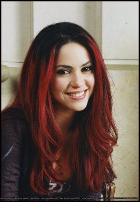 Shakira Young, Shakira Hair, Shakira Style, Shakira Photos, Hair Extension Brands, Red Hair Don't Care, Hair Color Cream, Curly Hair Types, 90s Hairstyles