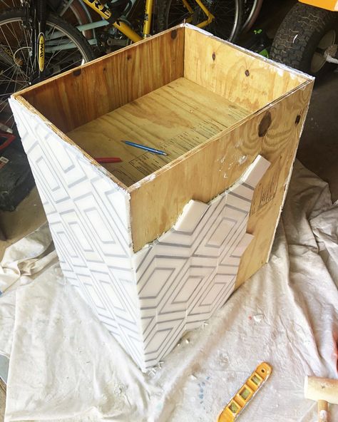 how to build a planter box {tiled!} Tiled Planter Boxes, Plywood Planter Boxes, Diy Rectangle Planter Boxes, Diy Tile Planter, Tile Planter Diy, Diy Planter Boxes Outdoor Cheap, Tiled Planter, Plywood Planter, Tile Planter