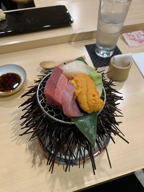 Sea Urchin Sushi, Omakase Aesthetic, Dinner Food, Sea Urchin, A Sea, Junk Food, Japanese Food, Savoury Food, Aesthetic Food