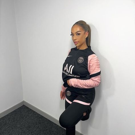 Psg Tracksuit Women, Psg Tracksuit, Drippy Outfit, Tracksuit Outfit, Women Pink, Muslim Girls, Curvy Girl Outfits, Tracksuit Women, Baddie Outfits