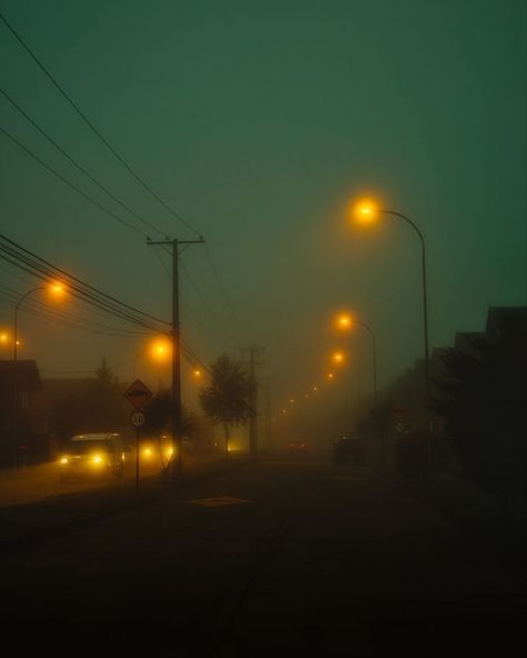 Foggy Night Photography, Dreamy Street Photography, Corinnecore Aesthetic, Dark Streets Night, Colour And Light Photography, Foggy Street Aesthetic, Hazy Aesthetic Dark, Dark Street Photography, Eery Photography