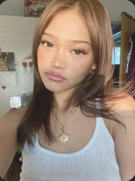 Cute Brown Makeup, Milk Tea Makeup, Wasian Makeup, Tan Asian Makeup, Asian Baddie Aesthetic, Soft Asian Makeup, Brown Hair Makeup, Milk Tea Brown Hair, Asian Brown Hair