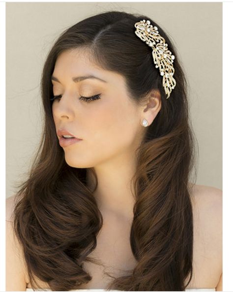 presley hair pin side swept style http://www.haircomesthebride.com/lovely-rhinestone-wing-bridal-hair-comb-presley-in-gold-1/ Half Pinned Back Hair, Vintage Bridal Hair Accessories, Bridesmaid Hair Side, Half Up Curls, Vintage Bridal Hair, Flower Bridal Hair, Half Up Wedding Hair, Wedding Hair Side, Wedding Headpieces