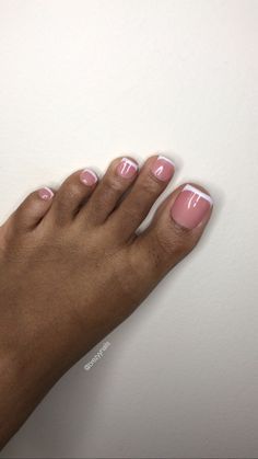 French Pedicure Black Women, Toe Nail Gel Ideas, Pink French Tip Nails Toes, Pink And White Pedicure, Pink French Toes, Pink And White Toes, French Tip Pedicure Toes, French Toes Nails, Nude Pedicure Toenails