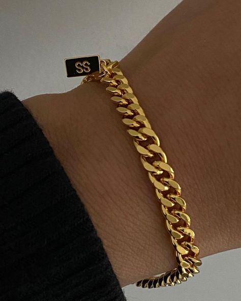 SIXTY STAX on Instagram: "Subtle little details" Mens Bracelet Gold Jewelry, Hands Aesthetic, Dream Wedding Ring, Bff Hands Aesthetic, Playstation Controller, Acrylic Toe Nails, Acrylic Toes, Anastasia Steele, Mens Gold Jewelry