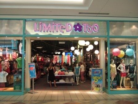 This was a really cool store you went to. | Community Post: 26 Hilarious Things That 2000s Teens Loved Childhood Memories 90s, Love The 90s, Mall Stores, 90s Memories, Limited Too, 90s Girl, 2000s Nostalgia, Teen Love, 90s Childhood