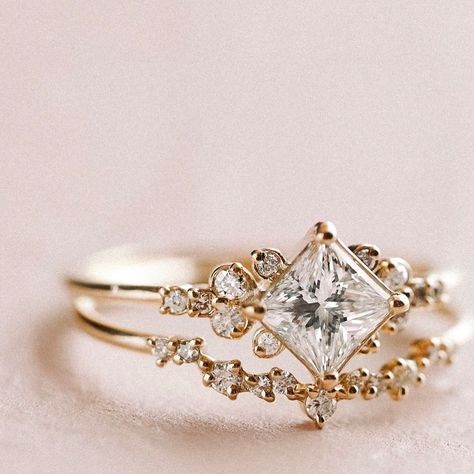 Melanie Casey • Fine Jewelry on Instagram: “The Stargaze Ring is designed to stand out. It features an eye-catching princess cut diamond focal in your choice of carat weight. Discover…” Simplistic Rings, Expensive Wedding Rings, Wedding Band Designs, Classic Wedding Rings, Wedding Rings Solitaire, Wedding Rings Vintage, Rose Gold Engagement Ring, Gold Engagement Rings, Ring Vintage