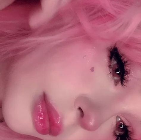 Egirl Makeup Pink, Egirl Aesthetic Makeup, Egirl Makeup Soft, Soft Egirl Aesthetic, Princess Bubblegum Costumes, Princess Bubblegum Cosplay, Pink Egirl, Goth Eye Makeup, Egirl Makeup