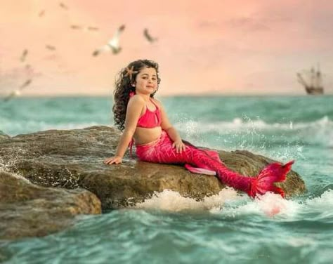 Mermaid Photo Shoot, Mermaid Photoshoot, Background Blur, Digital Photography Lessons, Mermaid Photography, Mermaid Photos, Beginner Photo Editing, Mermaid Pictures, Skin Retouching