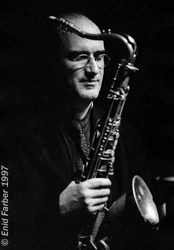 Michael Brecker Saxophone Photoshoot, Jazz Saxophone Aesthetic, Michael Brecker, Jack Black Saxophone, Famous Jazz Musicians, Seb's Jazz Club, Selmer Saxophone, Jazz Lounge, Jazz Saxophonist