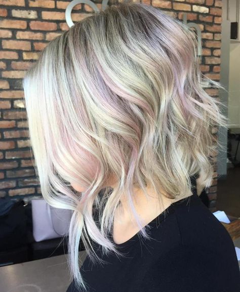 blonde bob with light pink highlights Icy Blonde Hair Color, Pink Hair Highlights, Blond Hairstyles, Pastel Blonde, Blonde Hair With Pink Highlights, Holographic Hair, Beige Blond, Pink Streaks, Blonde Bob Haircut