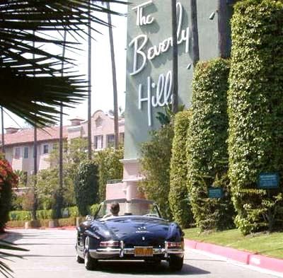 vintage beverly hills Beverly Hills 90s Aesthetic, Slim Aarons Photography, California Aesthetic, Retro Tropical, Ambassador Hotel, Evelyn Hugo, Mercedes Sls, Beverly Hills Houses, Hollywood Homes