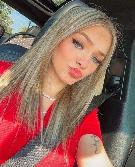 Zoe Laverne Instagram, Apology Video, Instagram Storie, Zoe Laverne, Tik Tokers, Rare Videos, Platinum Blonde Hair, Happily Married, Sony Pictures