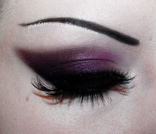 Makeup Dark Eyeshadow, Makeup Dark, Nails Dark, Punk Makeup, Dark Eyeshadow, Purple Eye Makeup, Cat Eye Makeup, Easy Makeup Tutorial, Romantic Goth