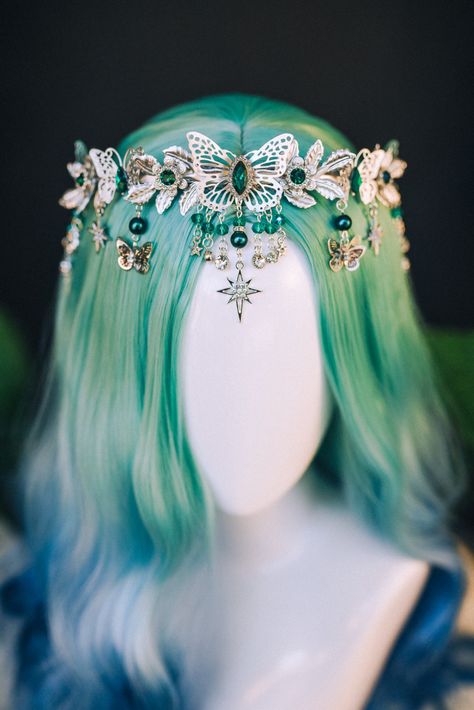 new fairy crown in Etsy store 🦋✨ #carbickova #carbickovacrowns #halo #crown #headband #headpiece #tiara #diadem #fairycrown #fairy #diadem #elf #fairytail #butterfly #butterflycrown #bridalcrown #bridalaccessories #bridalaccessory #jewellery #jewellerylover #jewelleryaddict #silvercrown #butterfly #festivalfashion #festival #coachella #summerjewelry #jewelry 1 d Butterfly Crown Diy, Fey Jewelry, Elf Flower Crown, Carbickova Crowns, Butterfly Tiara, Halo Crowns, Emerald Tiara, Elf Tiara, Elf Crown