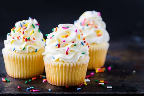 Cupcakes With Cake Flour, Best Vanilla Cupcake Recipe, Cake Flour Recipe, Vanilla Desserts, Fun Cupcake Recipes, Chocolate Frosting Recipes, Vanilla Cupcake Recipe, Gourmet Cupcakes, How To Make Cupcakes