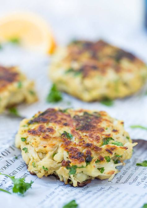 Start any meal off with these delicious and easy Chesapeake Bay Crab Cakes.  They are even perfect as a slider. Tuna Patties Healthy, Crispy Tuna, Fried Tuna, Tuna Patties Easy, Tuna Patties Recipes, Tuna Dinners, Tuna Patties, Tuna And Egg, Ideal Protein Recipes