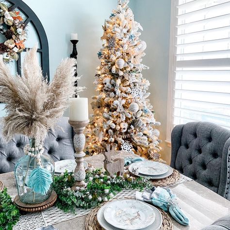 Neutral christmas tree decor