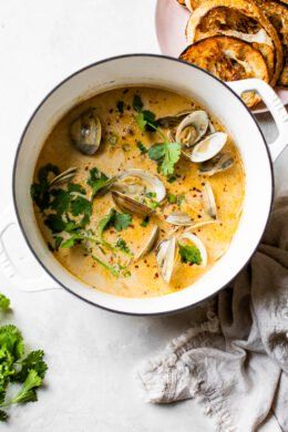 Dinner Recipes | The Best Meals to Make for Dinner Bread For Dipping, Coconut Broth, Wine Dinner, Skinny Taste Recipes, Food Tasting, Smart Points, Healthy Delicious, Ww Recipes, Food Source