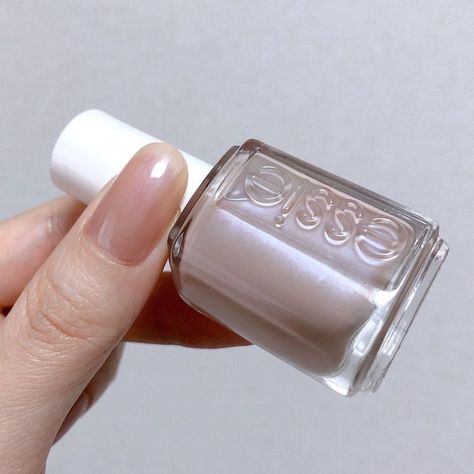 Vintage Nails, Basic Nails, Pretty Gel Nails, Pearl Nails, Essie Nail Polish, Essie Nail, Dream Nails, Nail Polish Colors, Nail Manicure