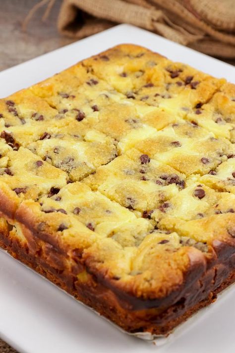 Keto Cheesecake – BEST Low Carb Keto Chocolate Chip Cheesecake Bars – Easy – Snacks – Desserts – Keto Friendly & Beginner Easy Snacks Desserts, Keto Chocolate Chip Cheesecake, Chocolate Cheesecake Bites, Cheesecake Bars Easy, Chocolate Chip Cheesecake Bars, Sugar Free Cheesecake, Desserts Keto, Chocolate Chip Cheesecake, Low Carb Cheesecake