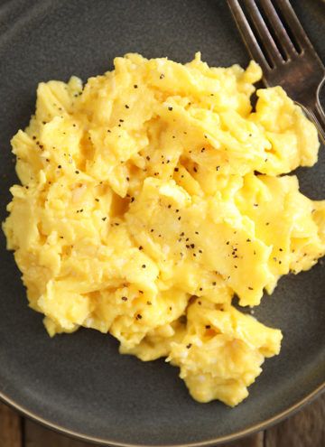 Southern Bite - Stacey Little's Southern Food & Recipe Blog Roti Panggang, Best Scrambled Eggs, The Cozy Cook, Best Egg Recipes, Cozy Cook, Keju Cheddar, Menu Sarapan Sehat, Fluffy Scrambled Eggs, Scrambled Eggs Recipe