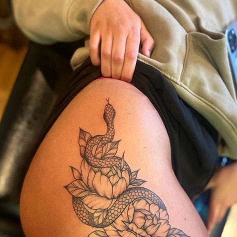 LucyBethanTattoos💉 on Instagram: "🐍🌸  . . . . . . . . . . . #snaketattoo #snake #snakes #snaketattoos #snaketattoodesign #floraltattoo #floraltattoos #floral #floraldesign #flowers #flowertattoo #flowertattoos #flowertattoodesigns #thightattoo #thightattoosforwomen #thightattoos #legtattoo #legtattoos #legtattoosforwomen #hiptattoo #lineworktattoo #animaltattoos #linework #girlswithtattoos #tattoo #tattooideas #tattoodesign #tattooartist" Snake Flower Tattoo, Snake Flower, Thigh Tat, Tattoo Back, Flower Tattoo Back, Snake Tattoo Design, Leg Tattoos Women, Thigh Tattoos Women, Line Work Tattoo