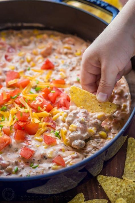 Easy Queso Recipe, Rotel Chili, Recipe With Heavy Cream, Sausage Queso Dip, Sausage Queso, Easy Queso, Rotel Recipes, Sausage Dip, Football Party Foods