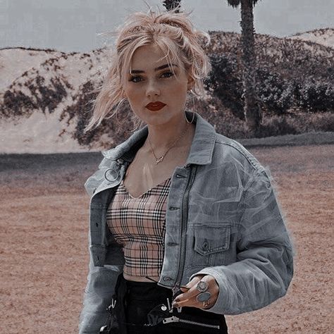 Meg Donnelly Brown Hair, Meg Donnelly Aesthetic, Meg Donnelly Icons, School Haircut, Lost Series, Blonde Actresses, Meg Donnelly, Black And White Stickers, Eyes Open