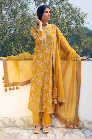 Nikkah Outfit, Organza Kurta, Mustard Fabric, Desi Wedding Dresses, India Style, Latest Dress Design, Pakistani Fashion Casual, Designer Outfits, Fabulous Clothes