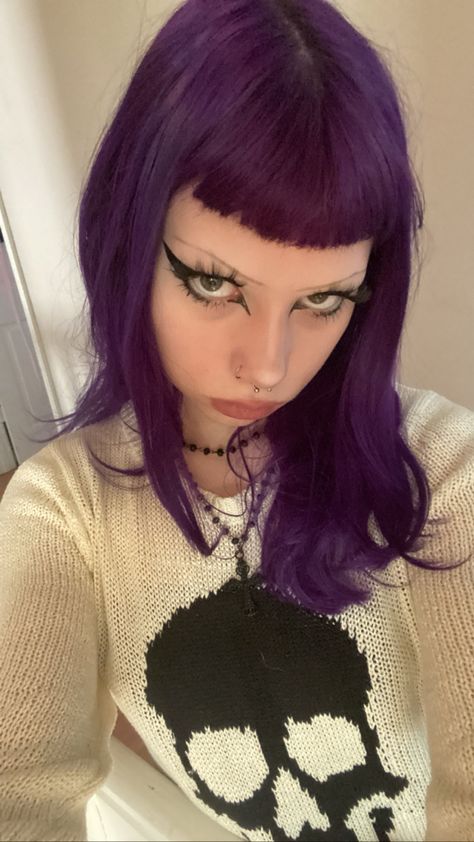 Alt Hair Color Ideas, Tiny Bangs, Grunge Hair Dye Ideas Purple, Emo Purple Hair, Purple Alt Hair, Bright Purple Hair, Purple Rage Hair Color, Egirl Purple Hair, Dark Purple Hair