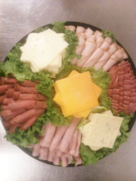 Deli Trays! Meat Platter Ideas, Meat Cheese Platters, Deli Platters, Fruit Kabob, Deli Tray, Meat And Cheese Tray, Meat Trays, Platter Ideas, Cheese Trays