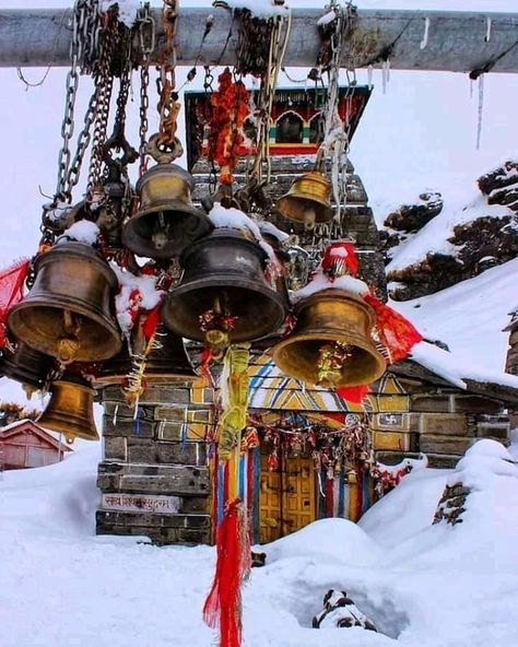 TUNGNATH TEMPLE in Uttarakhand Himalayas Uttarakhand Temple, Tungnath Temple, Temple Bells, Temple Photography, Travel Poster Design, Lord Shiva Family, Indian Temple, Beautiful Locations Nature, Nature Photographs