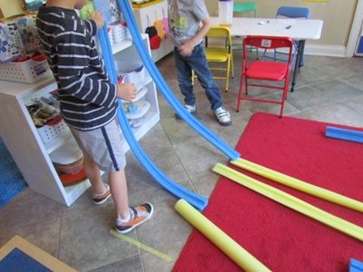 Engineering with ramp making materials in preschool Swim Noodles, Pre-k Science, Emergent Curriculum, Blocks Preschool, Teach Preschool, Preschool Stem, Block Center, Transportation Preschool, Block Area