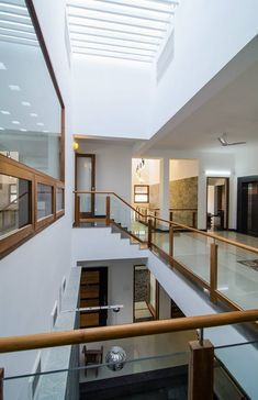 Juhu Beach, Skylight Design, Indian Home Design, Indian Home Interior, Kerala House Design, House Design Pictures, House Arch Design, Lan Can, Duplex House Design