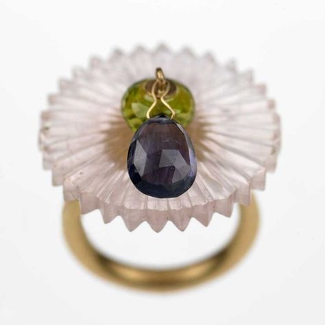 Alice Cicolini disk ring in gold with peridot bead and iolite drop from the Stone Temple series. Summer Snow, Alice Cicolini, Victoria Kay, Unusual Engagement Rings, Color Rings, Snow In Summer, Art Jewelry Contemporary, Jewelry Showcases, Unique Wedding Bands