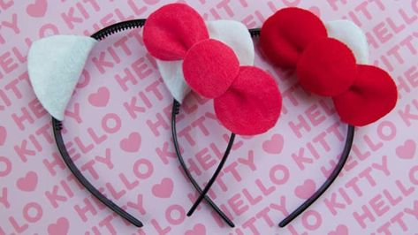 how-to-make-hello-kitty-headband_hero Hello Kitty Favors, Hello Kitty Party Favors, Hello Kitty Birthday Theme, Hello Kitty Costume, Hello Kitty Theme Party, Diy Hello Kitty, Hello Kitty Birthday Party, Favors Ideas, Hello Kitty Bow