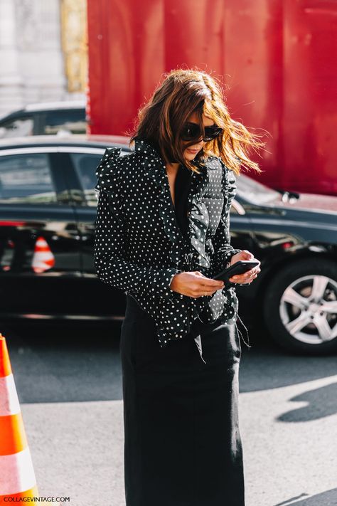 pfw-paris_fashion_week_ss17-street_style-outfits-collage_vintage-chanel-ellery-63 Long Flat Boots, Polka Dot Blouse Outfit, Pfw Street Style, Christine Centenera, Comfortable Ankle Boots, Polka Dots Outfit, Street Style 2017, Moda Paris, Collage Vintage