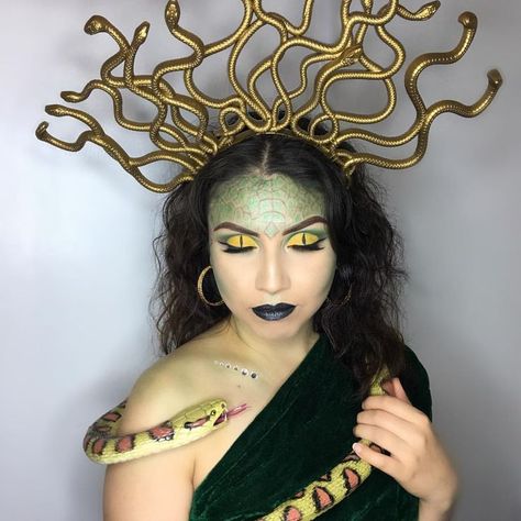 Medusa Halloween Costume Diy, Alice In Wonderland Palette, Snake Makeup, Medusa Halloween Costume, Medusa Makeup, Meme Costume, Halloween Make-up Looks, Medusa Costume, Makeup Eyebrows