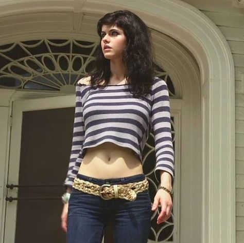 Alexandra Daddario on Instagram: “🔥 . . #alexandradaddario #DanielleCampbell #ScarlettJohansson #JenniferLawrence #EmmaStone #GalGadot #MeganFox #MargotRobbie #JessicaAlba…” Texas Chainsaw 3d, Heather Miller, Plot Holes, Texas Chainsaw, Danielle Campbell, Movies Outfit, Alexandra Daddario, Keira Knightley, Lily Collins