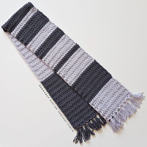 Simple Grey Striped Scarf - Free Crochet Pattern - February Scarf of the Month Club 2018 #scarfofthemonthclub2018 #redheartyarns #joycreators #freepattern Men Scarf Crochet Pattern, Crochet Stripe Scarf, Crocheted Scarfs, Crochet Mens Scarf, Crochet Scarf For Beginners, Crochet Mittens Pattern, Crochet Yarns, Men Scarf, Crochet Men