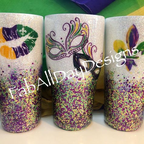 New Orleans Tumbler Ideas, Mardi Gras Cups Designs, Mardi Gras Tumbler Ideas, Mardi Gras Cups, Mardi Gras Tumbler, Mardi Gras Throws, Mardi Gras Masks, Tumbler Inspiration, Tumbler Cups Personalized