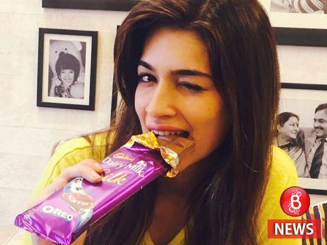 Kriti Sanon excels in chocolate making, thanks to ‘Raabta’ Bollywood Photos, Kriti Sanon, Stylish Photo Pose, Actor Picture, K R, Bollywood Girls, Bollywood Actors, Bollywood Celebrities, Stylish Girl