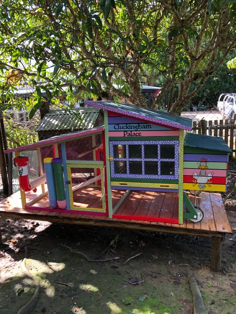 Painting Chicken Coop Ideas, Colorful Chicken Coop Ideas, Painted Chicken Coop Ideas, Colorful Chicken Coop, Painted Chicken Coop, Painted Chicken, Duck Coop, Metal Chicken, Chicken Painting