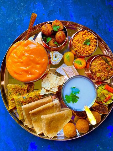 Gujarat Food, Happy New Year Letter, Gujarati Cuisine, Gujarati Snacks, Gujarati Recipes, What To Eat, Chinese Food, Traditional Food, Cheese Board