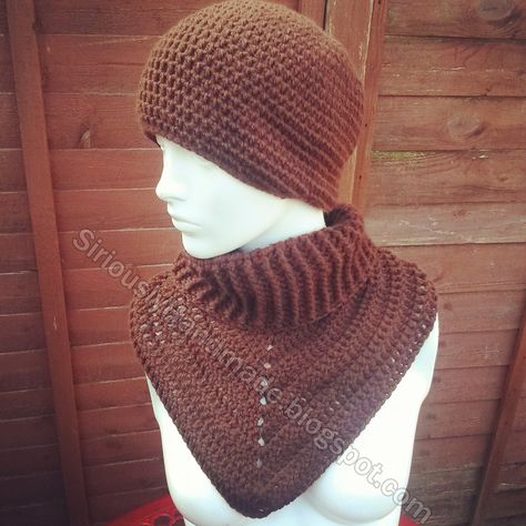 Hi! Today I am bringing you a free pattern for a turtleneck cowl (?) At least I think that would describe what this is. I called it Toasty C... Crochet Scarf Patterns, Crochet Cowl Free Pattern, Crochet Cowls, Hooded Cowl, Crochet Bandana, Scarf Patterns, Crochet Cowl Pattern, Crochet Turtle, Crochet Triangle