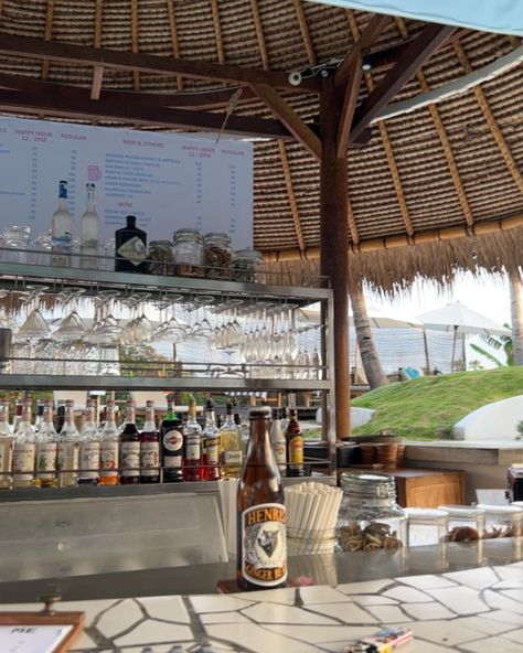 #bar #aesthetic #alcohol Beach Bar Aesthetic, Beatrice Aesthetic, Beach Club Aesthetic, Bartender Aesthetic, Summer Oc, Aesthetic Alcohol, Oc Au, Bar Aesthetic, Sarah Cameron