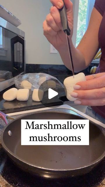 Hannah Gray | One Sweet Mama on Instagram: "I saw a reel of someone make the absolute cutest marshmallow mushrooms and had to try. Theirs were way better than mine 😆 🍄🍬 also totally should have put that little piece of chocolate all the way on the inside.

#food #marshmallows" Marshmallow Gift Ideas, Marshmallow Recipe Ideas, Mushroom Marshmallow, Marshmallow Mushrooms, Marshmallow Reindeer, Marshmallows Recipes, Marshmallow Images, Marshmallow Ideas, Meringue Mushrooms